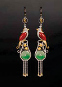 翡翠手镯年代确定精品翡翠亮相北京国际珠宝展  第2张