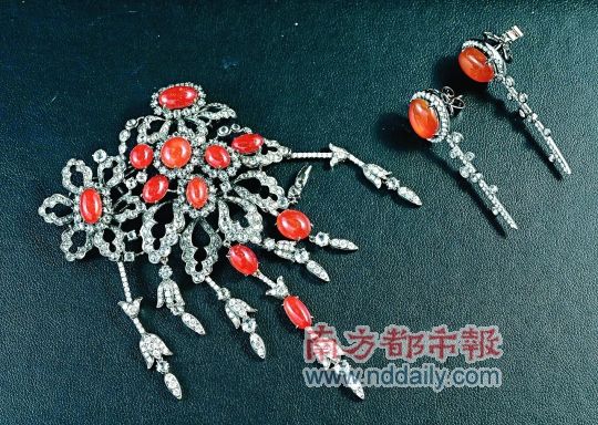 翡翠号称“玉中之王” 鉴别可一看二摸三掂  第5张