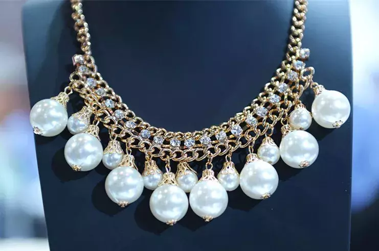 翡翠手镯像果冻珍珠的100种造型！不仅有圆的，还有爱心形、半圆形、像钻石的……  第10张