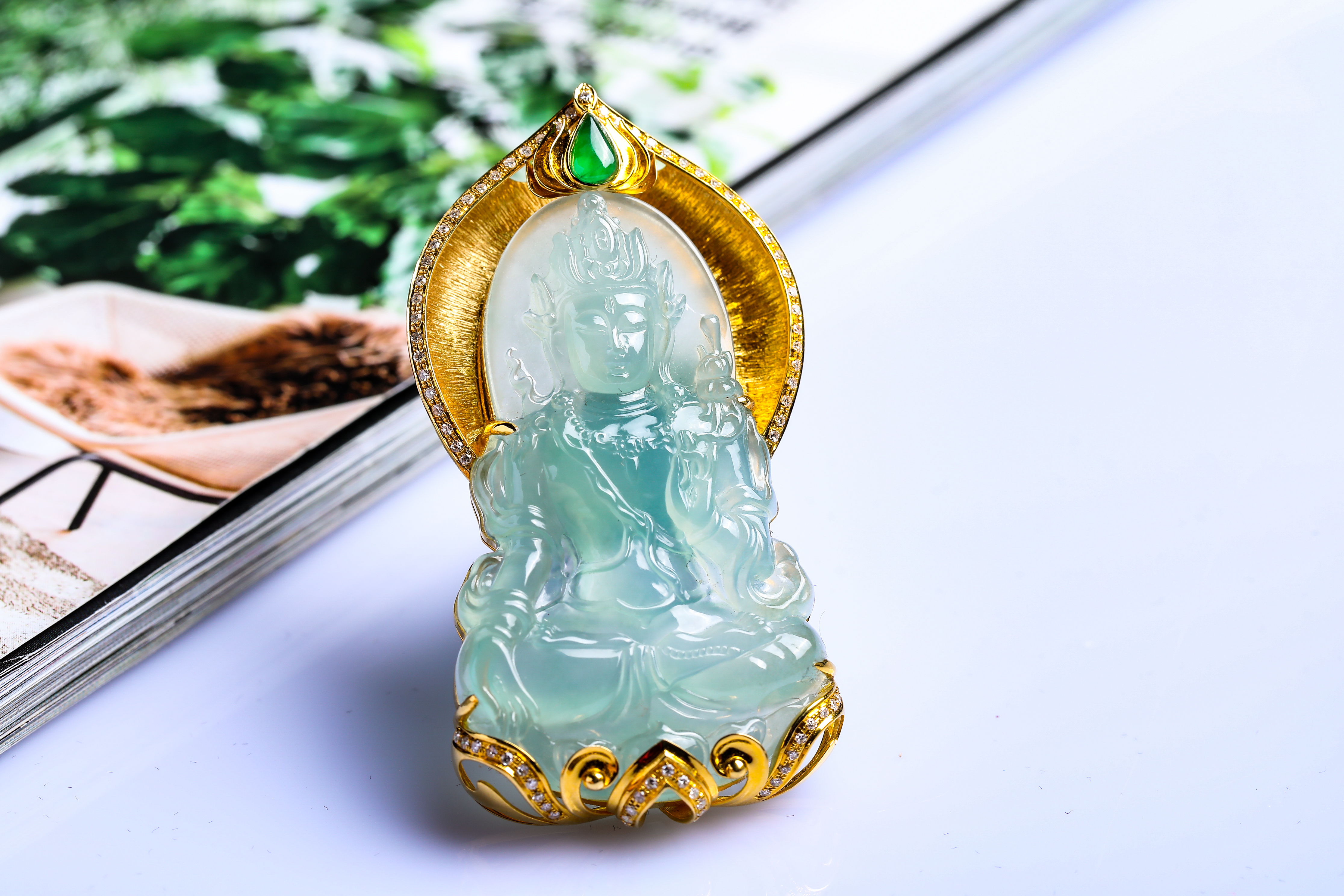 翡翠手镯里有空为什么别人手里的翡翠价格翻了几倍，而你手里的翡翠不断掉价？  第4张