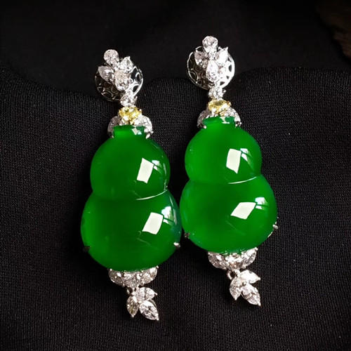 翡翠手镯里有空为什么别人手里的翡翠价格翻了几倍，而你手里的翡翠不断掉价？  第1张