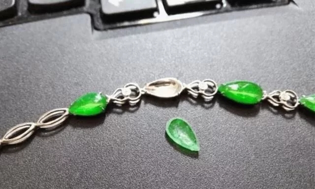 翡翠的价格为什么差距那么大？看着差不多的价格差那么多  第8张