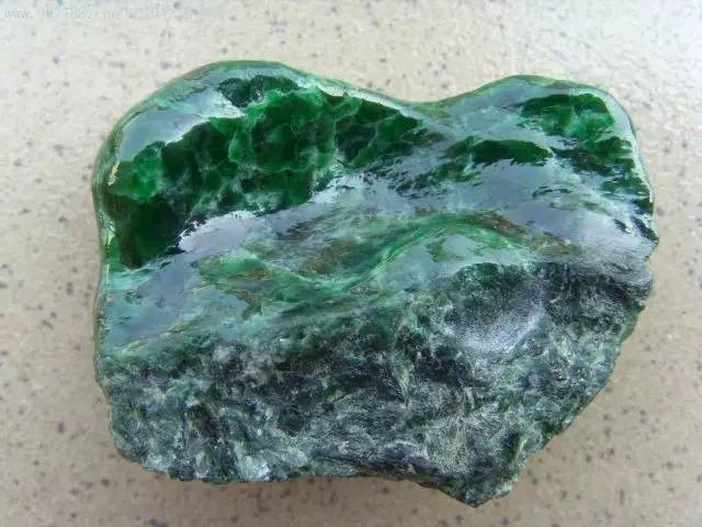 疯狂的玉石—翡翠，为何狂涨不停？  第2张