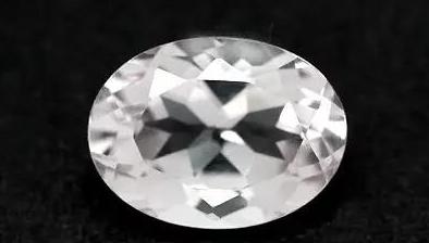 翡翠手镯戴黄最值钱的五种碧玺  第6张