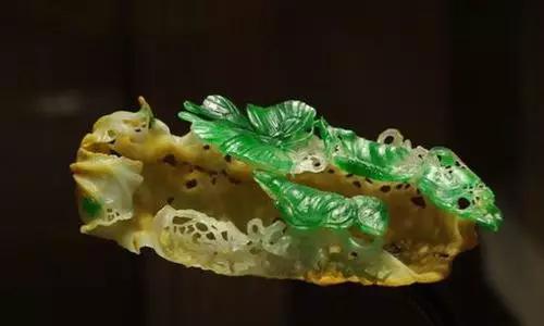 翡翠原石的黑雾有多深翡翠传奇之翡翠摆件的收藏价值  第5张