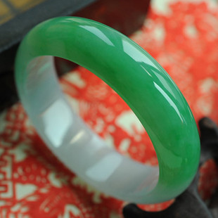 图文教你如何评估翡翠手镯的价值  第15张