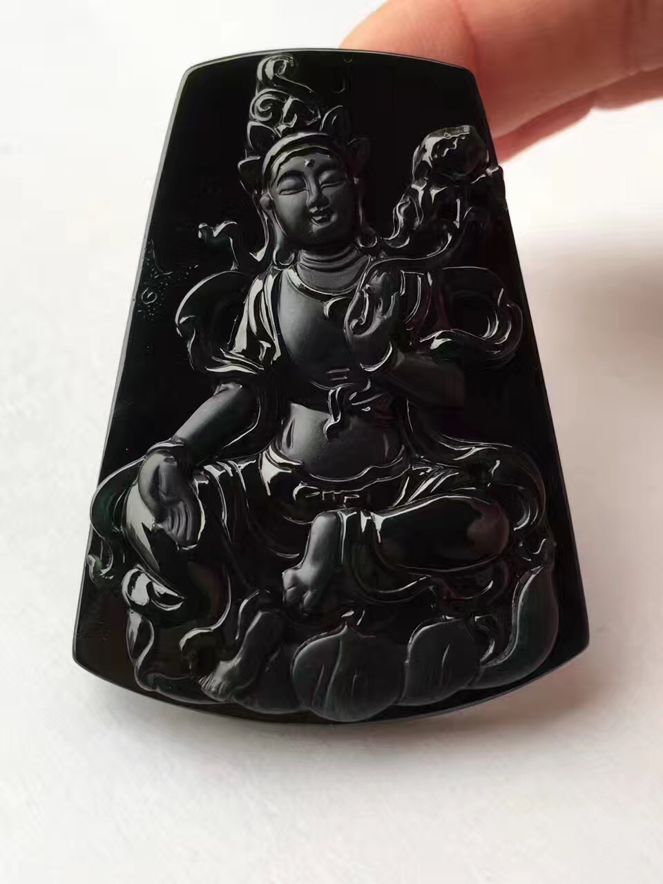 这黑乎乎的东西可能价值不菲——墨翠  第1张