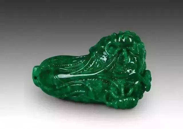 翡翠天空蓝原石翡翠的“纹”决定了翡翠的价格？然而90%的人却忽略了这个细节！  第10张