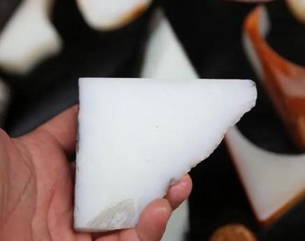 翡翠镯老心料的价格行家买和田玉的七大定律！  第8张