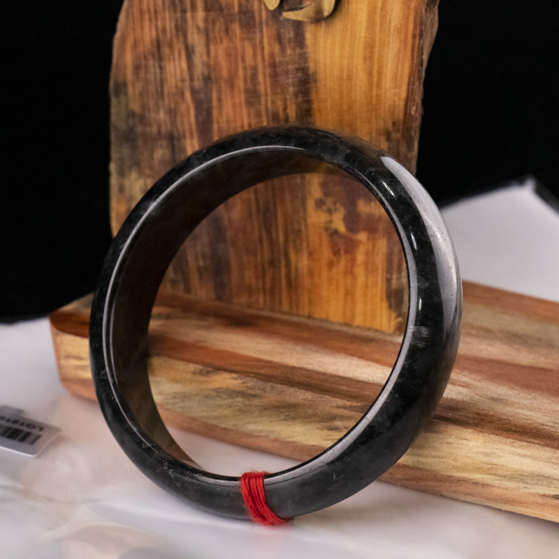 别看墨翠长得“黑”，就觉得墨翠是黑色的翡翠  第3张