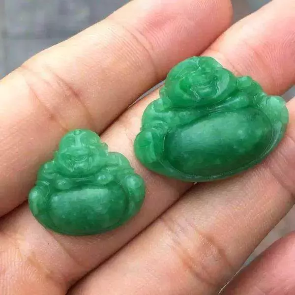 翡翠处理手镯图片欣赏翡翠毛货为什么便宜，它到底能不能买，一起看看里面的门道  第3张