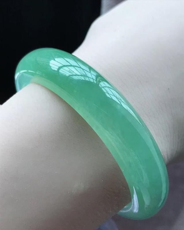 翡翠镯子的价值怎么看？  第5张