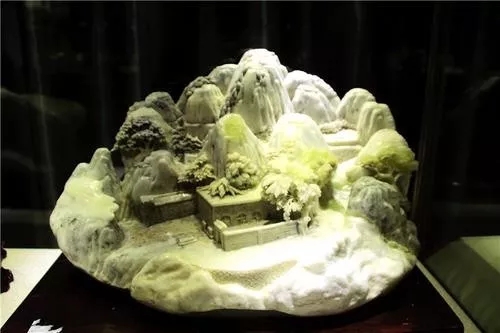 翡翠中带黄翡蓝田日暖玉生烟，尴尬的蓝田玉“空有虚名”  第3张