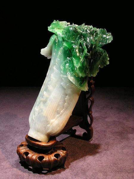 大马砍绿翡翠挂件新手选购翡翠的主要考虑因素，影响翡翠价值的几大要素  第3张