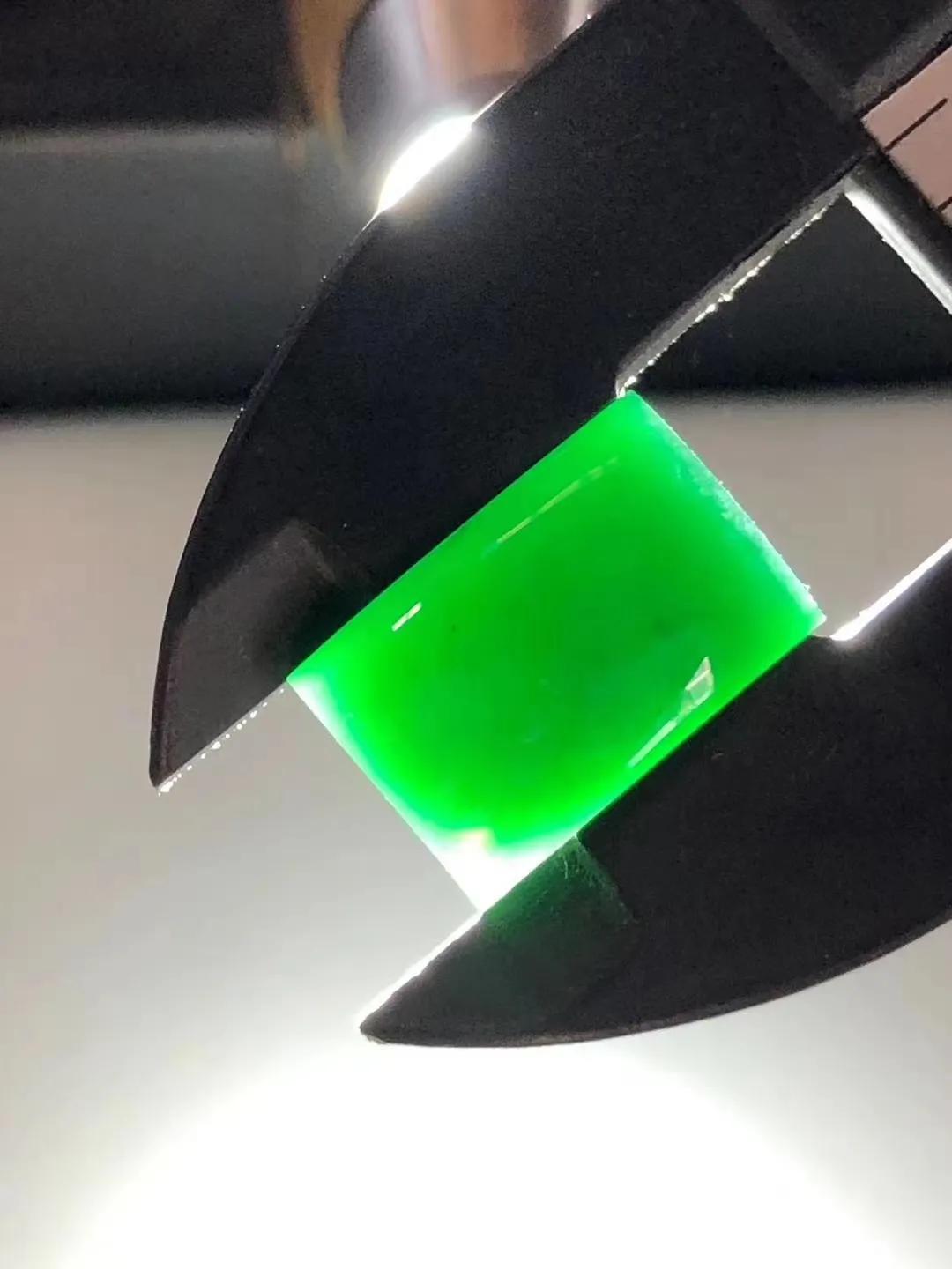 翡翠原石 色带除了绿色，还有哪些翡翠是潜力股？  第1张