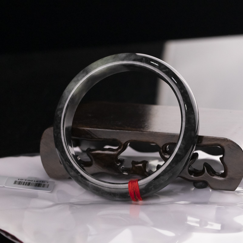 别看墨翠长得“黑”，就觉得墨翠是黑色的翡翠  第1张