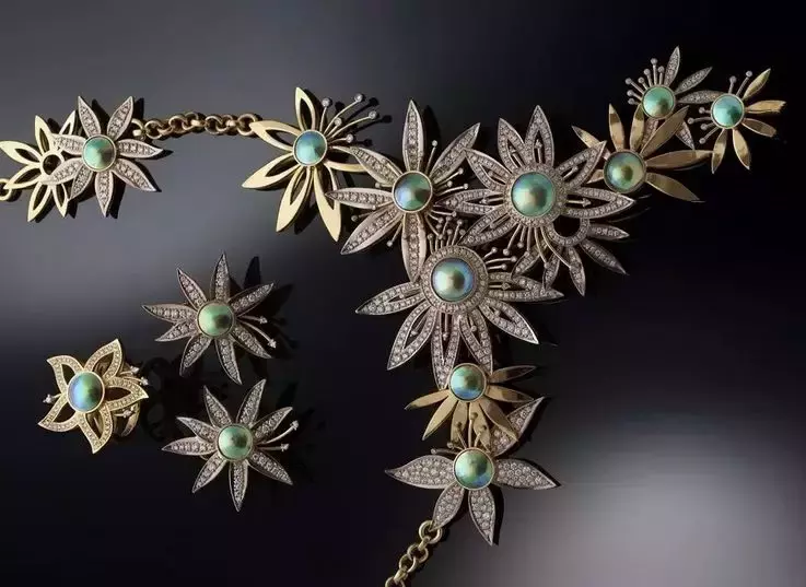 翡翠手镯像果冻珍珠的100种造型！不仅有圆的，还有爱心形、半圆形、像钻石的……  第15张