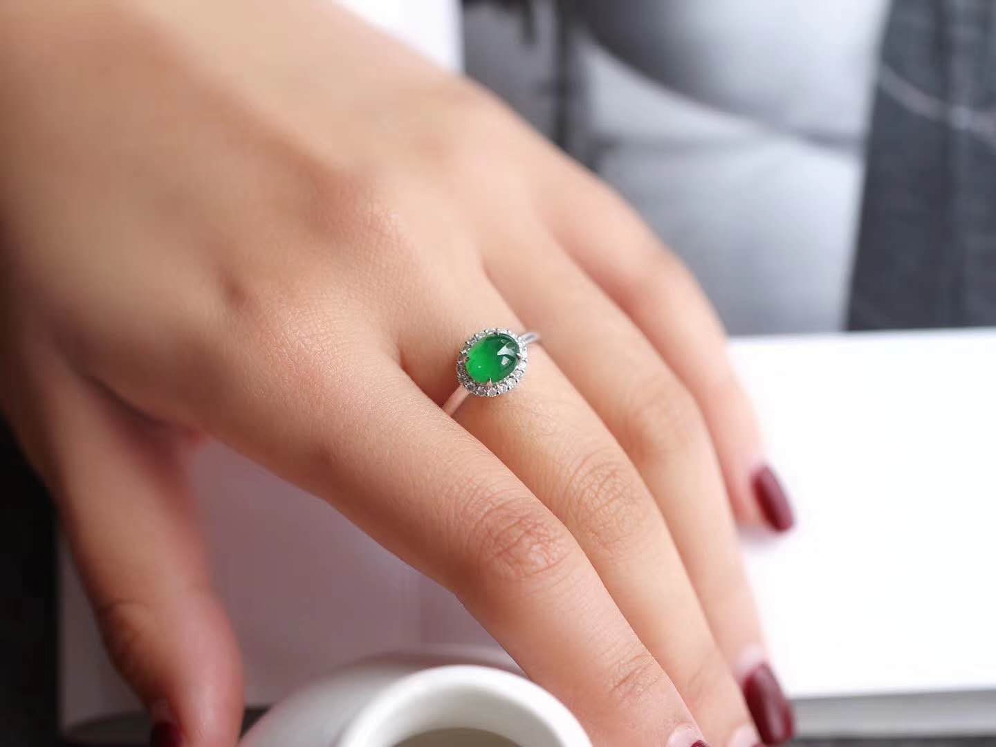 缅甸翡翠是翡翠吗?散落在人间的眼泪，翡翠不但精致优雅也新意十足，颠覆以前奶奶绿  第7张