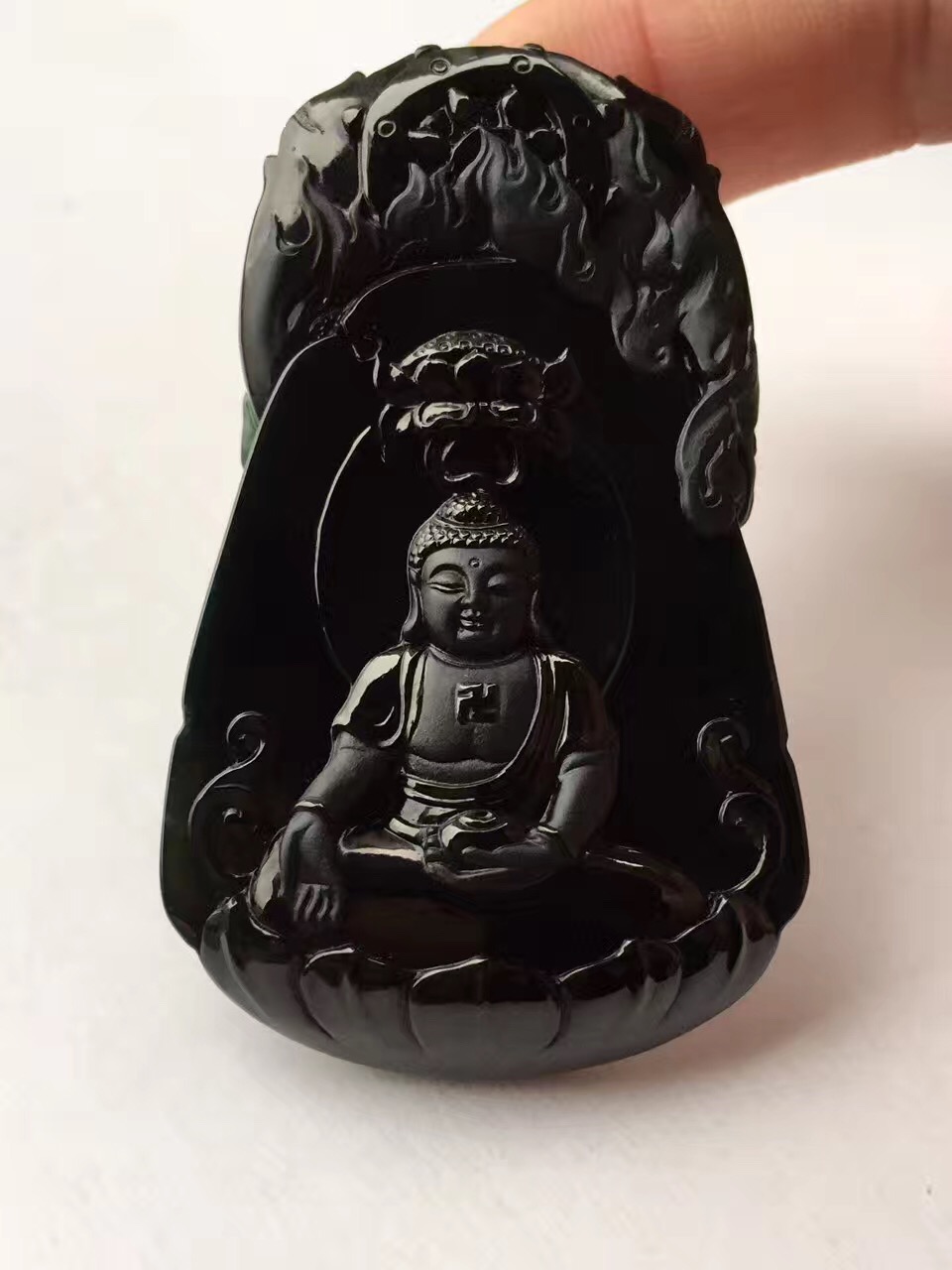 这黑乎乎的东西可能价值不菲——墨翠  第4张