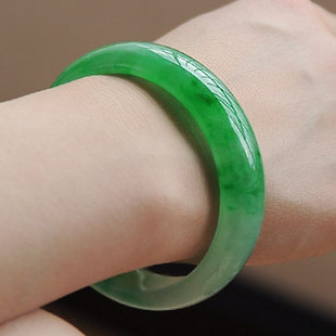 图文教你如何评估翡翠手镯的价值  第12张