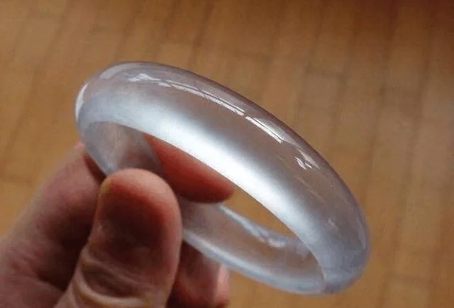 翡翠的价格为什么差距那么大？看着差不多的价格差那么多  第9张