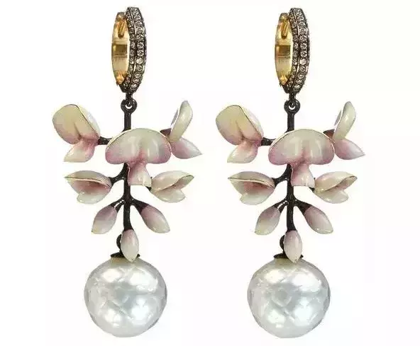 翡翠手镯像果冻珍珠的100种造型！不仅有圆的，还有爱心形、半圆形、像钻石的……  第3张