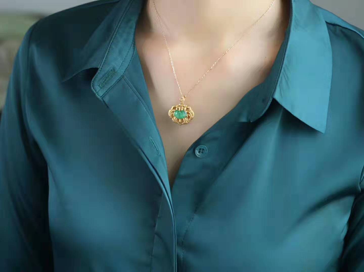 时间赋予的美丽矿藏——翡翠，有着怎样的档次级别，怎么去识别？  第1张