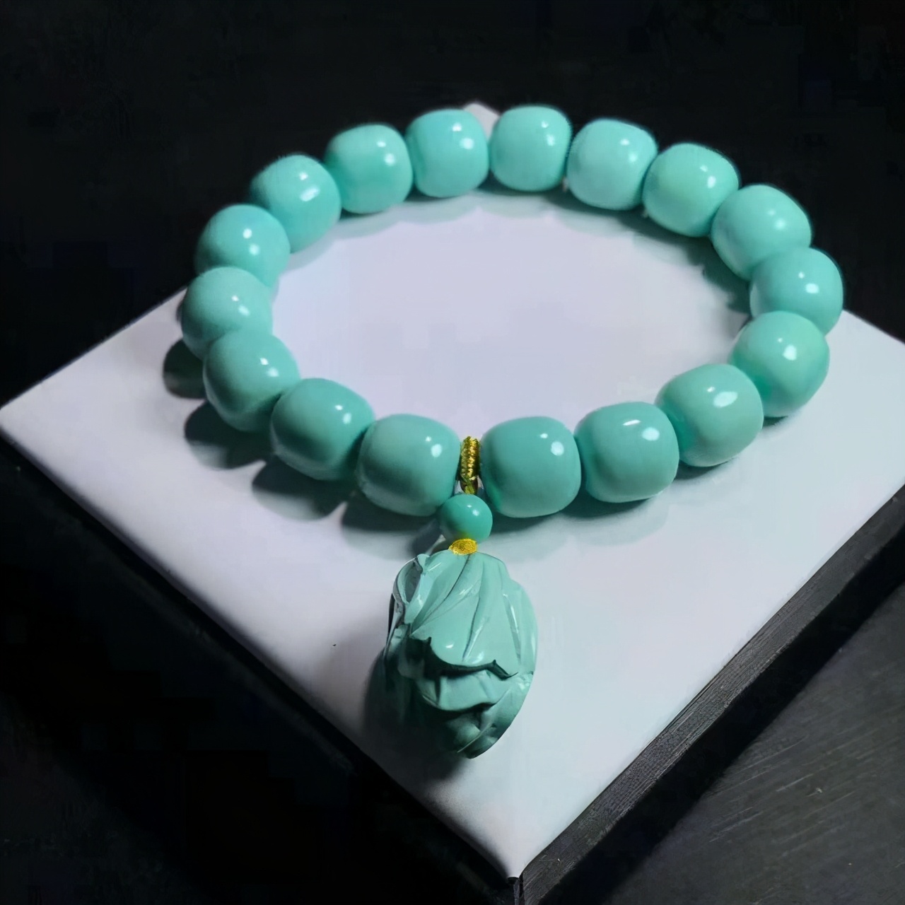 不要再说绿松石不值钱了，这6种绿松石，你依然高攀不起  第10张