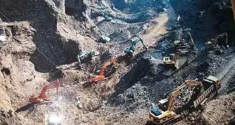 翡翠玉镯怎么鉴定为什么翡翠价值上涨如此之高？究竟是人为炒作，还是必然趋势？  第5张