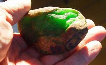 玉原石批发如何对翡翠进行估价？影响翡翠估价的因素有哪些？  第4张