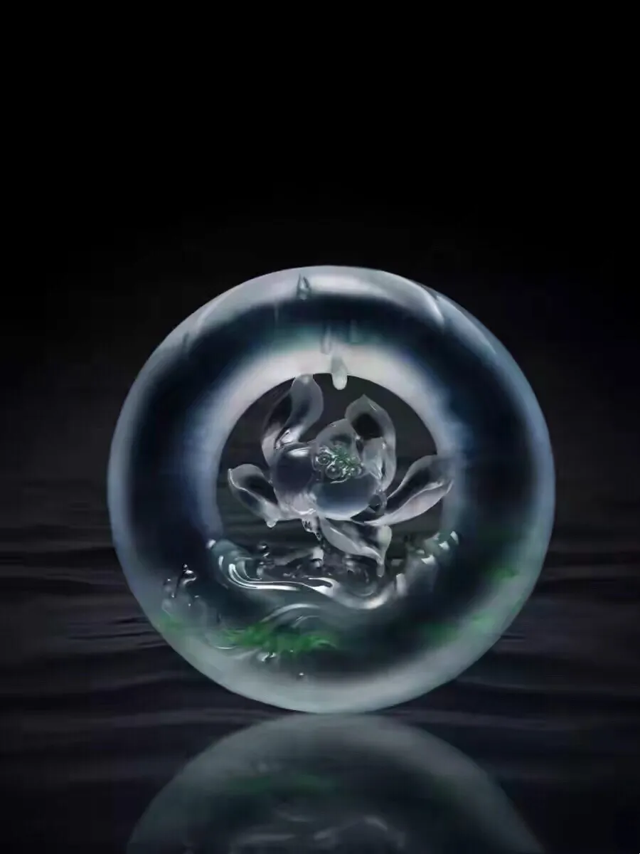 翡翠方吊坠是什么原因造成翡翠成品价位低迷呢？  第1张