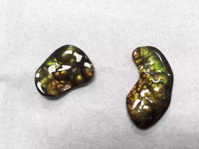 半绿半白翡翠手镯你不可不知的水晶知识大全  第9张