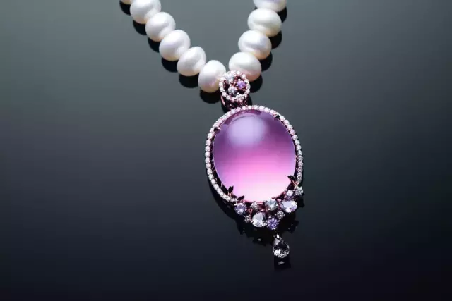 半绿半白翡翠手镯你不可不知的水晶知识大全  第2张