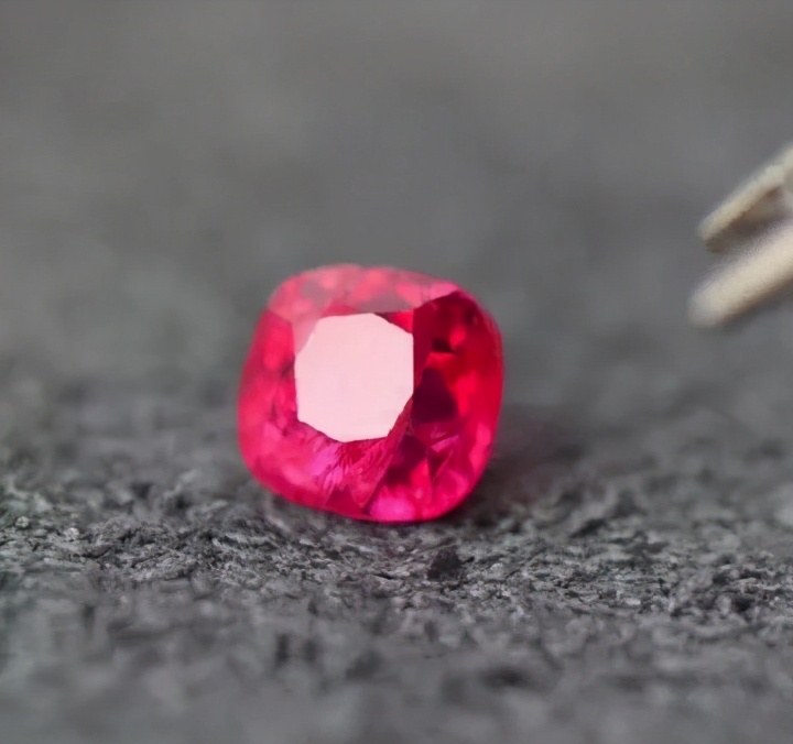 红色尖晶石：低调的“霸主”  第37张