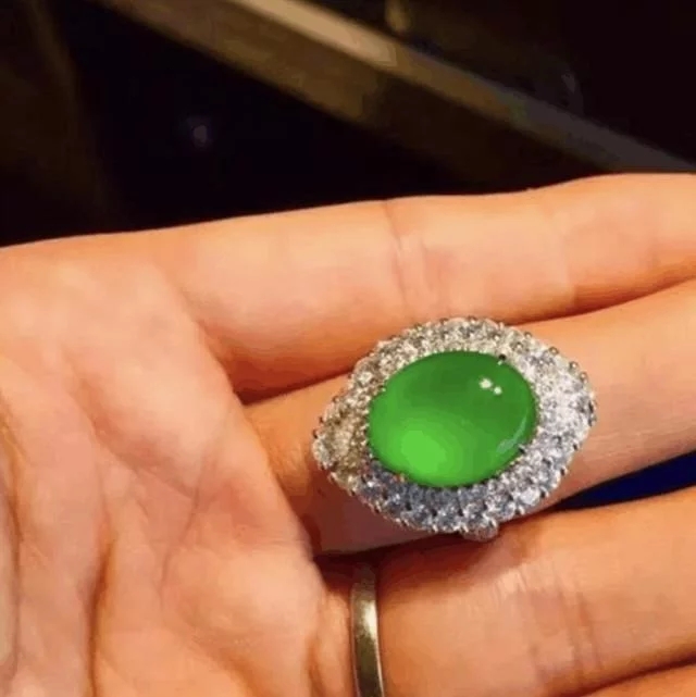 翡翠的价格为什么差距那么大？看着差不多的价格差那么多  第7张