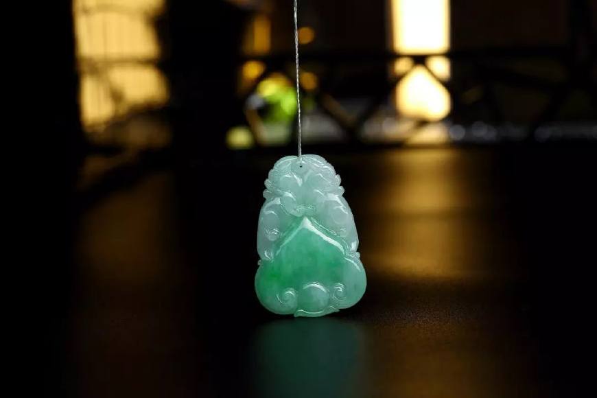 翡翠天空蓝原石翡翠的“纹”决定了翡翠的价格？然而90%的人却忽略了这个细节！  第7张