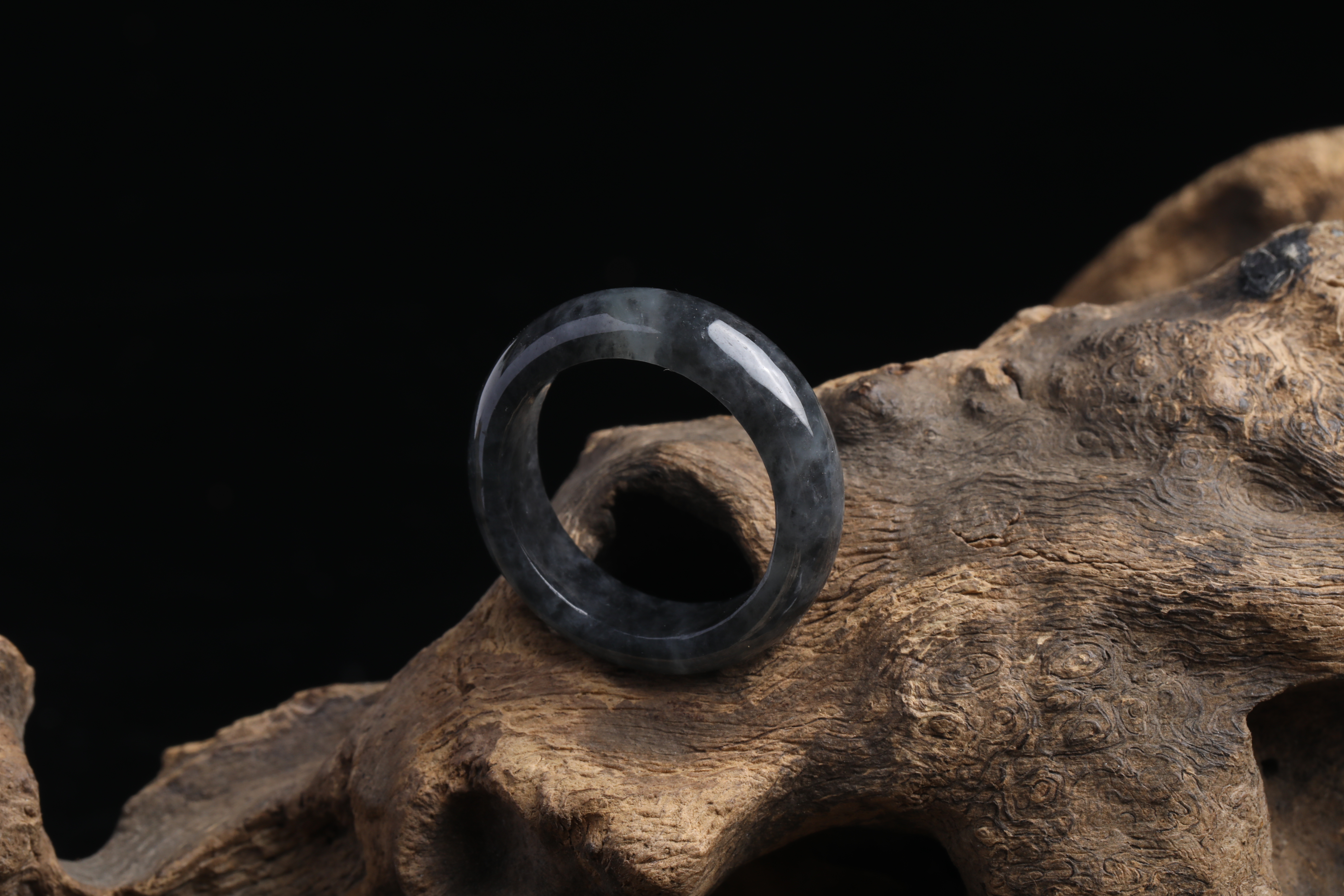 别看墨翠长得“黑”，就觉得墨翠是黑色的翡翠  第5张