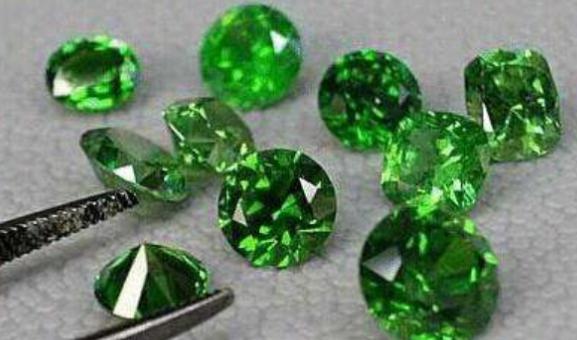 除了祖母绿，这十八种珍稀绿宝石你见过几种  第2张