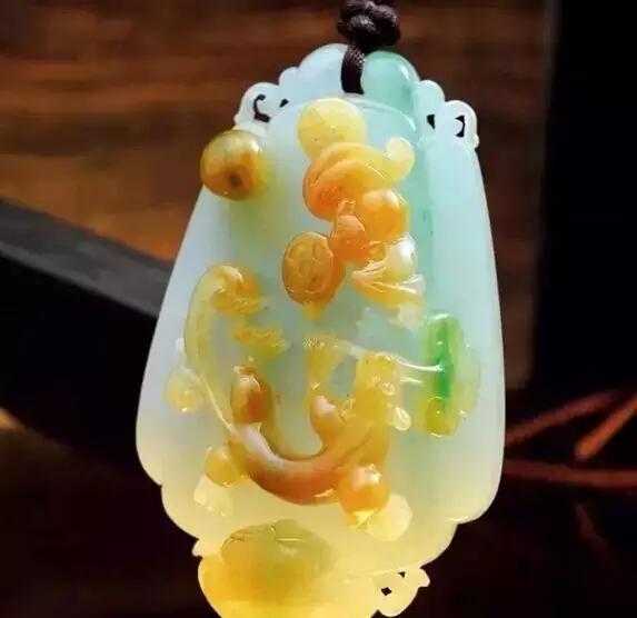 翡翠并不是越贵越有收藏价值，这3点才是关键  第5张