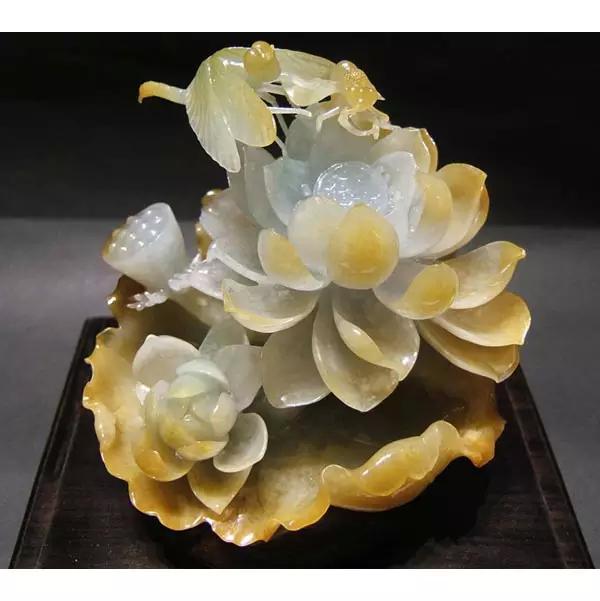 翡翠原石的黑雾有多深翡翠传奇之翡翠摆件的收藏价值  第1张