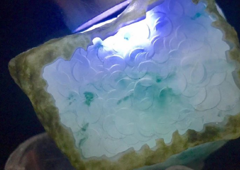 如何鉴别翡翠的真对翡翠不够了解？这里有关于翡翠的全面知识，看完就是小行家了！  第7张