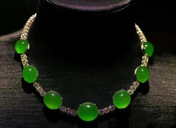 翡翠的价值到底由谁决定的？  第2张