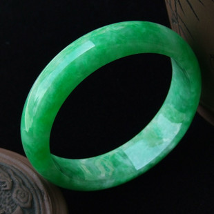 图文教你如何评估翡翠手镯的价值  第18张