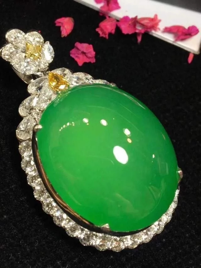 翡翠的价格为什么差距那么大？看着差不多的价格差那么多  第13张