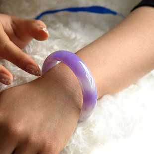 图文教你如何评估翡翠手镯的价值  第14张