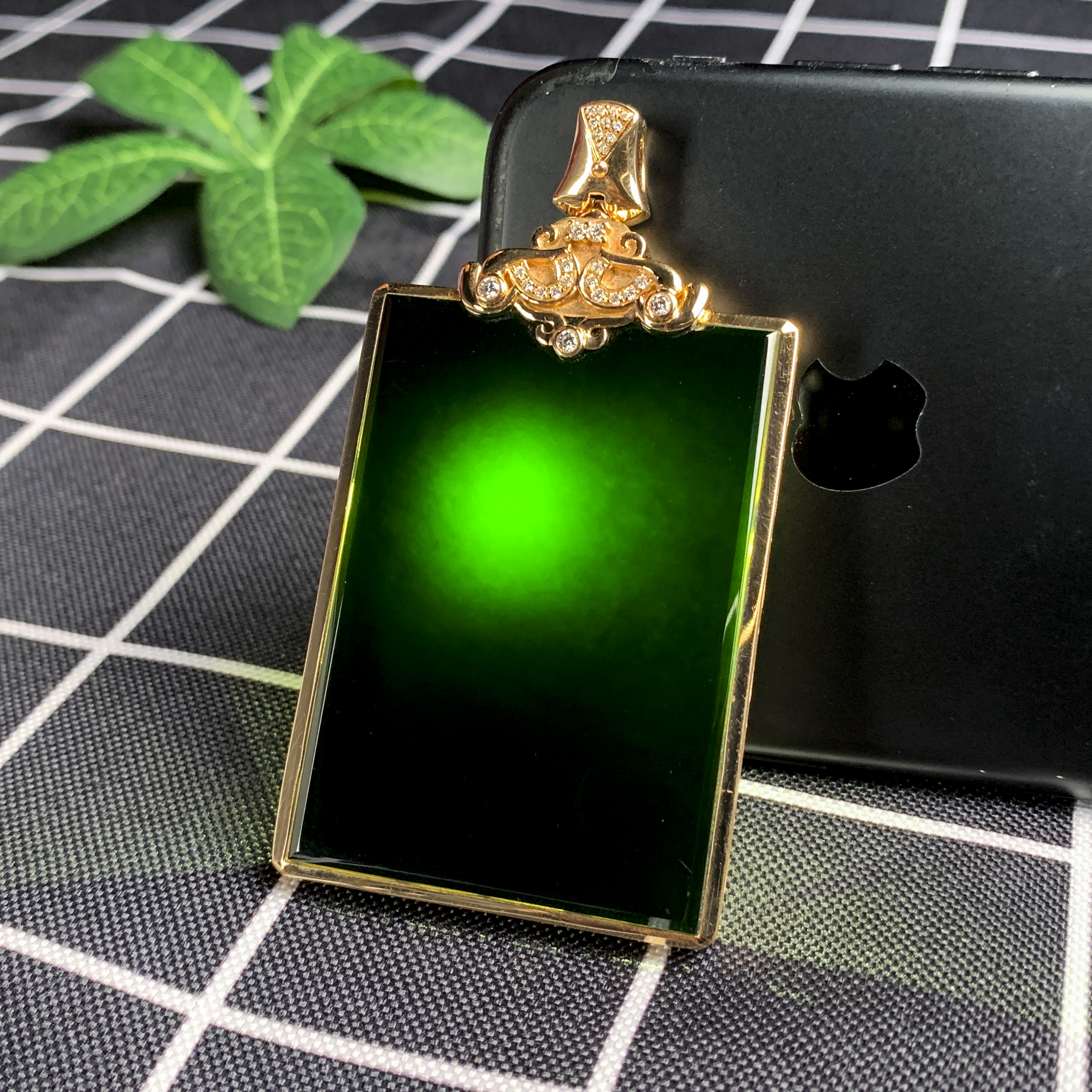 别看墨翠长得“黑”，就觉得墨翠是黑色的翡翠  第7张