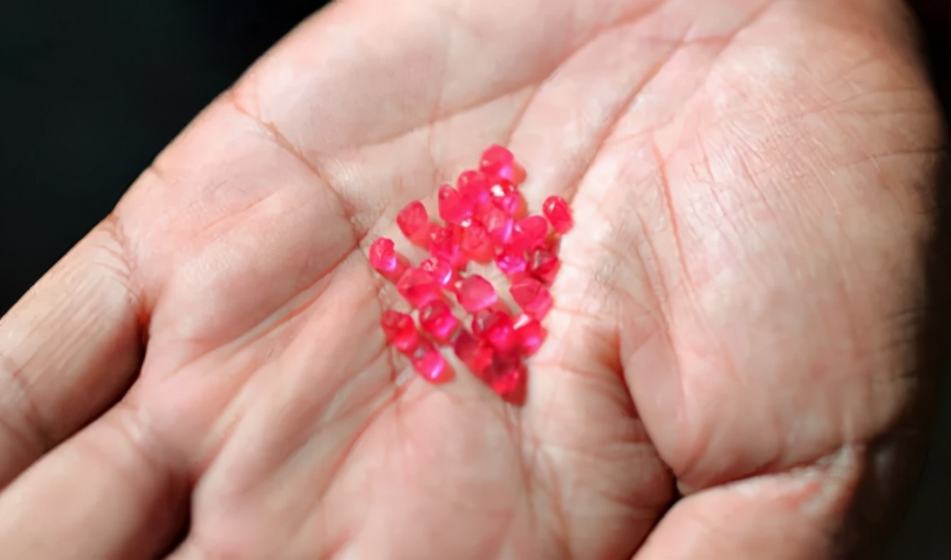 红色尖晶石：低调的“霸主”  第13张