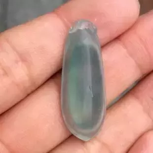 翡翠处理手镯图片欣赏翡翠毛货为什么便宜，它到底能不能买，一起看看里面的门道  第2张