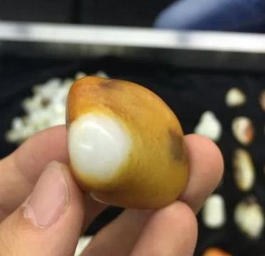 翡翠镯老心料的价格行家买和田玉的七大定律！  第12张