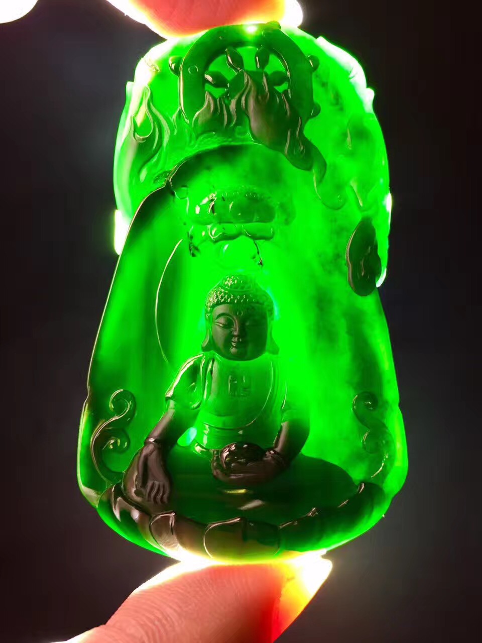 这黑乎乎的东西可能价值不菲——墨翠  第3张